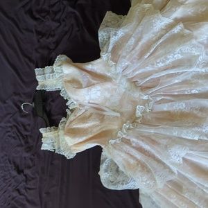 Handmade Renaissance style lace dressed with peach underlay size 6 approx.